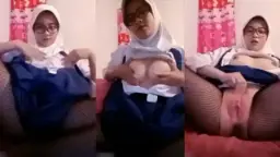 Hijab Ukhti Pakai Baju Daun Masih Muda VCS Video by AVTub