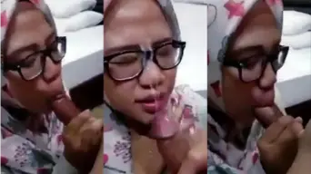Mahasiswi Hijab Nyepong Crot Dimuka Video by PlayBokep