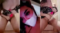 Miss Mega Squirt di Toilet Umum Ruang Publik Video by PornTrex