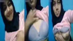 Abg Hijab Cantik Pamer Toket Mulus Video by TubeV Abg Hijab Cantik Pamer Toket Mulus Video by TubeV