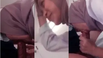 Cewek Ukhti Tersenyum Lanjut Nyepong Video by PornGo