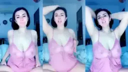 Tante Viona Payudara Jumbo Uting Nongol Video by FapHouse