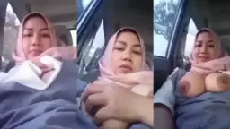Tante Jilbab Pamer Toket Sambil Naik Mobil Video by Kompoz