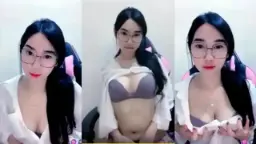 Amerlita Cantik Berkacamata Sexy Video by BokepHUB